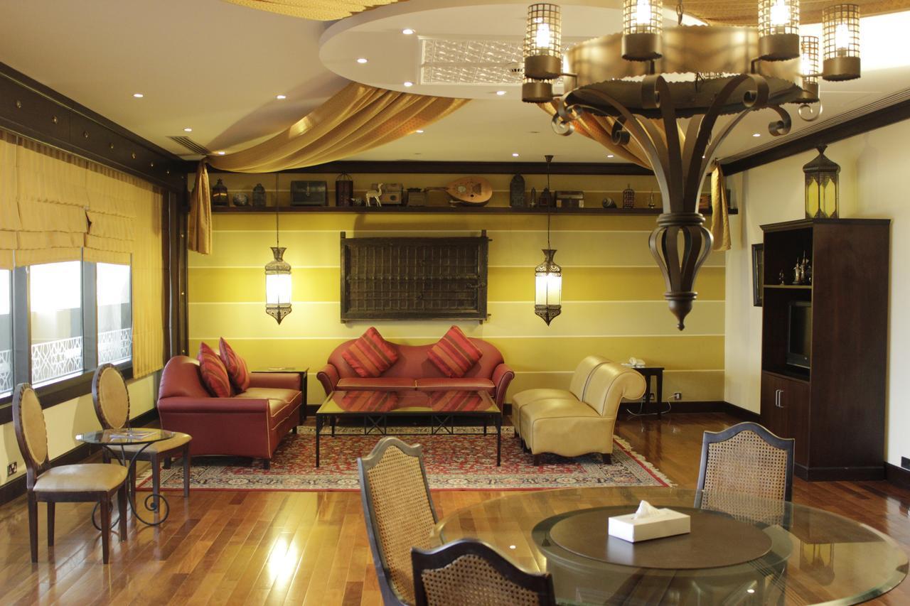 Radisson Blu Resort, שארג'ה מראה חיצוני תמונה The interior of the club