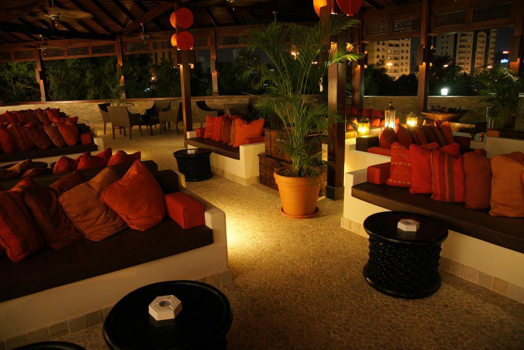 Radisson Blu Resort, שארג'ה מראה חיצוני תמונה The interior of the bar