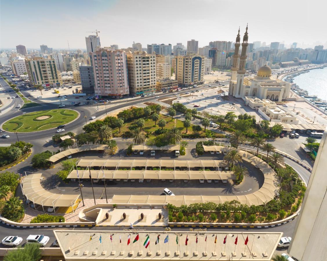 Radisson Blu Resort, שארג'ה מראה חיצוני תמונה Al Naboodah Roundabout
