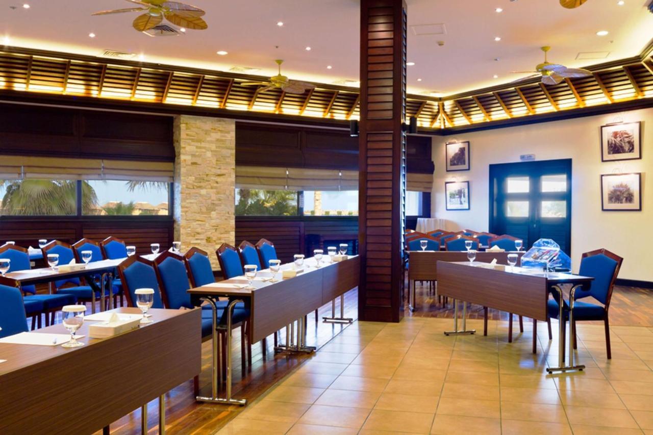 Radisson Blu Resort, שארג'ה מראה חיצוני תמונה The interior of the restaurant