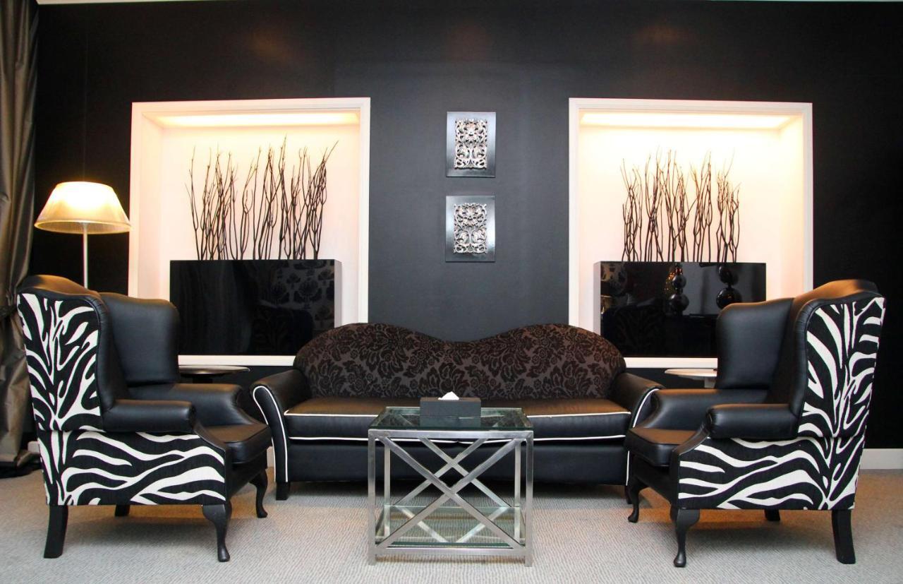 Radisson Blu Resort, שארג'ה מראה חיצוני תמונה Zebra print furniture